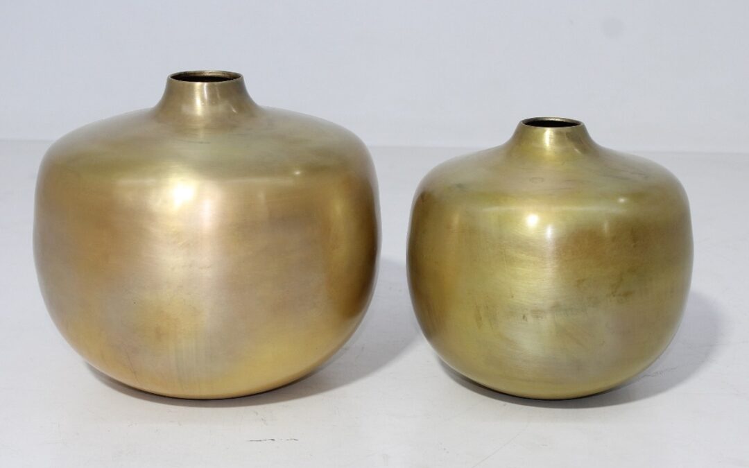 FLOWER VASES-TABLE TOPS